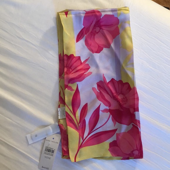 NWT Ann Taylor, 100% silk scarf - Picture 3 of 8